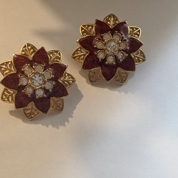 Vintage Poinsettia Enamel Rhinestone Cutout Gold Tone Earrings - Picture 8 of 11